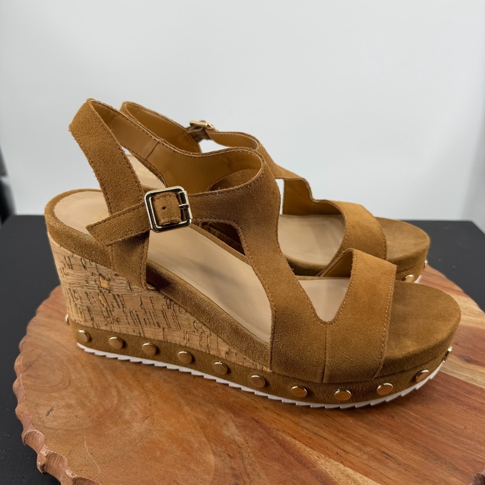 Bleecker & Bond‎ Rosa platform wedge sandal in brown suede gold-tone metallic 10